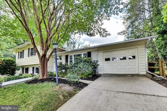 Building Photo - 806 Hope Ct
