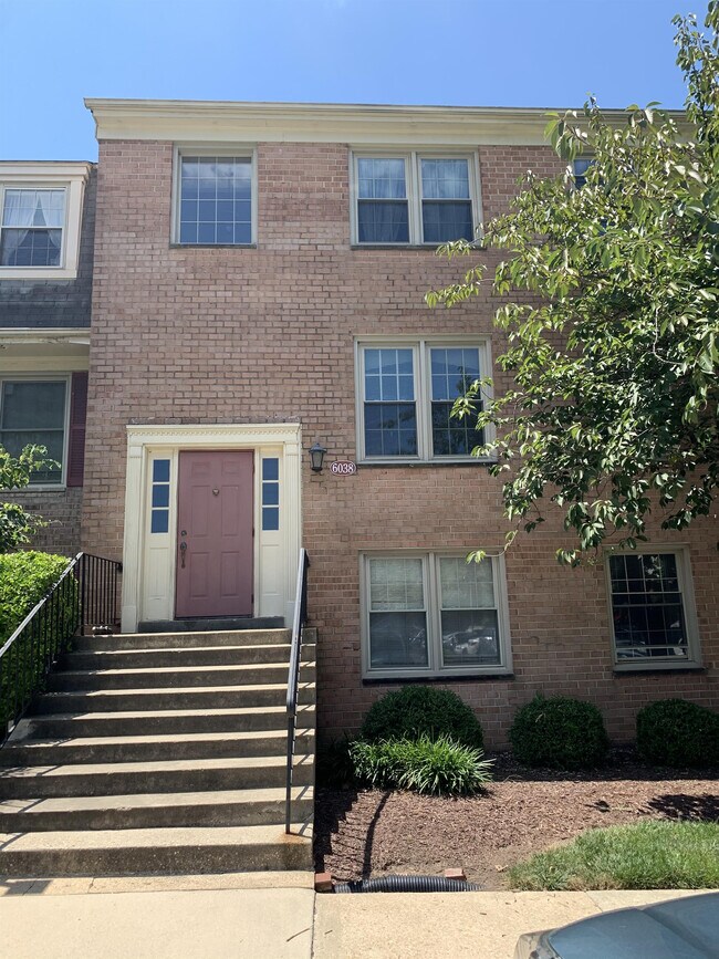 Building Photo - 6038 Westchester Park Dr