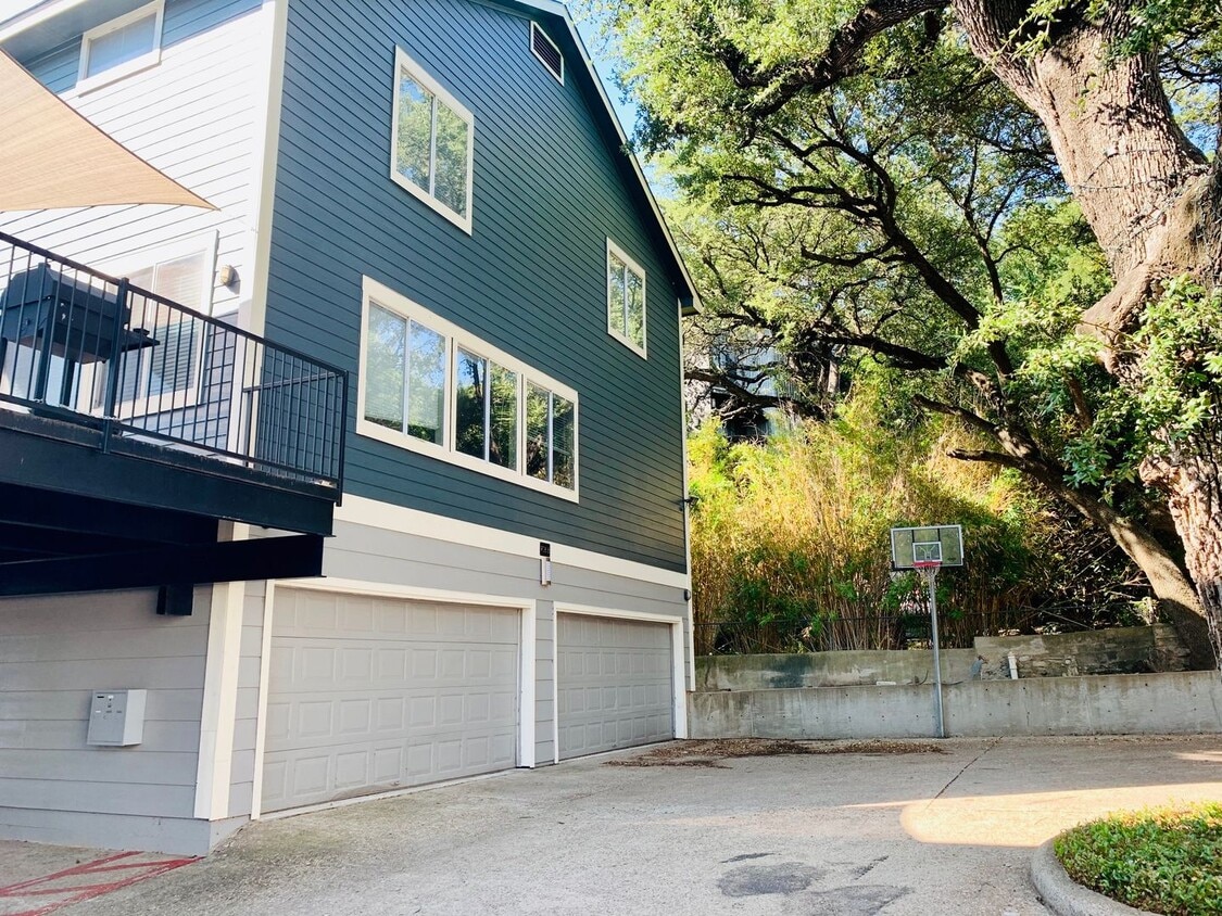 Primary Photo - 6bed/3bath with garage in North Campus