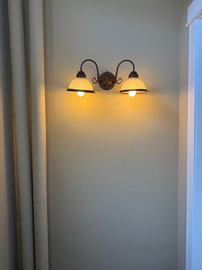 Foto del edificio - 1006 S Oakley Blvd