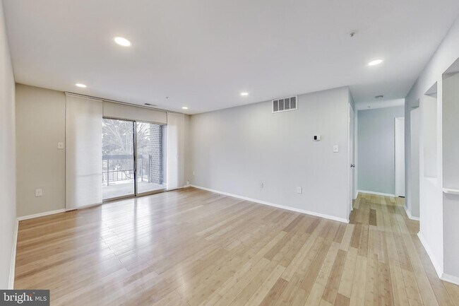 Foto del edificio - 7802 Guildberry Ct