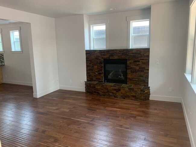 Foto del edificio - 3 Bed/2.5 Bath Single Family Home in NE Bend