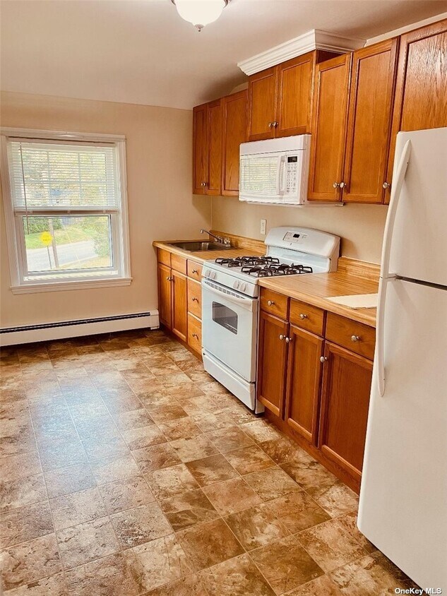 Primary Photo - 48 Reservoir Ave