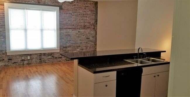 Building Photo - 1417 Market St
