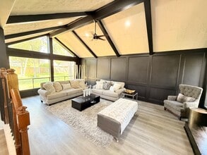 Building Photo - 1711 Surrey Ct