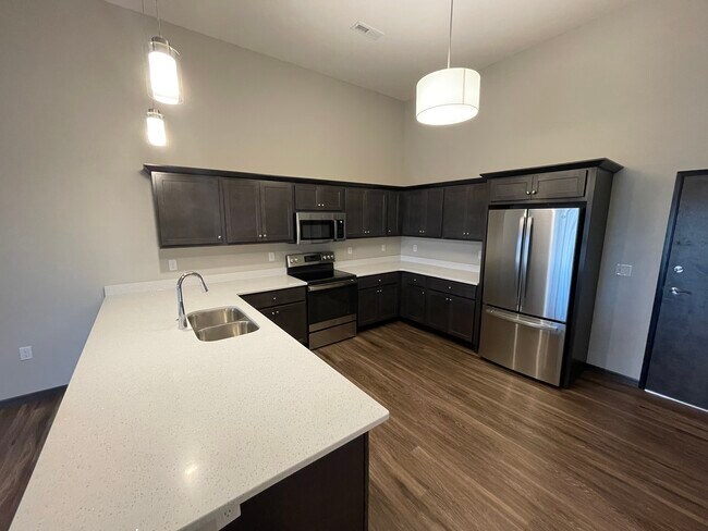 Kitchen with modern appliances and granite countertops - 2869 Spring Rose Cir