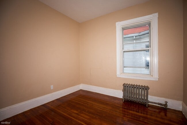 Building Photo - 3 br, 1 bath  - 22 Browning Ave Apt 3