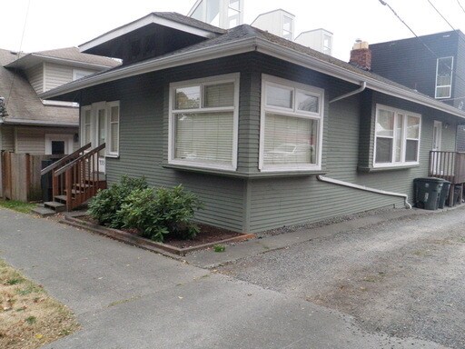 Foto principal - Updated Charming 4 Bedroom-2 Bathroom Home...