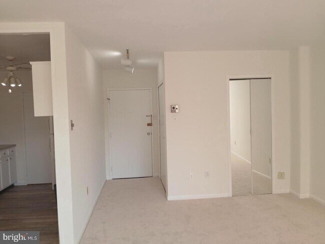 Foto del edificio - 6641 Wakefield Dr