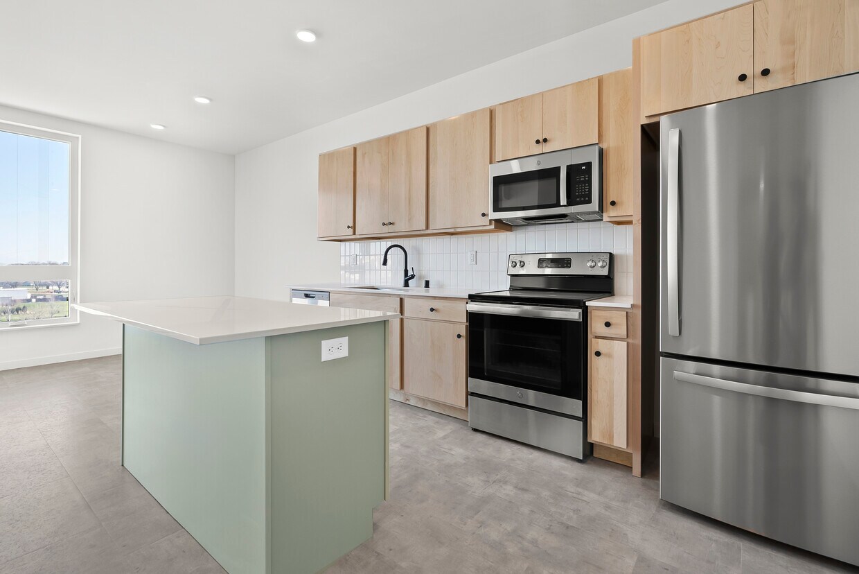 The Common Place Apartments 686 Mike McCarthy Way Ashwaubenon, WI