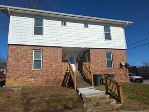 Building Photo - 2015 Duncan Ave