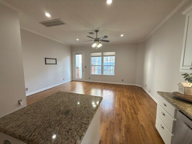 Foto del edificio - 1108 W 22nd St