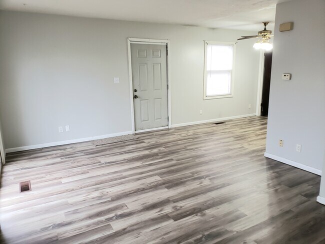 Building Photo - 302 College Park Dr