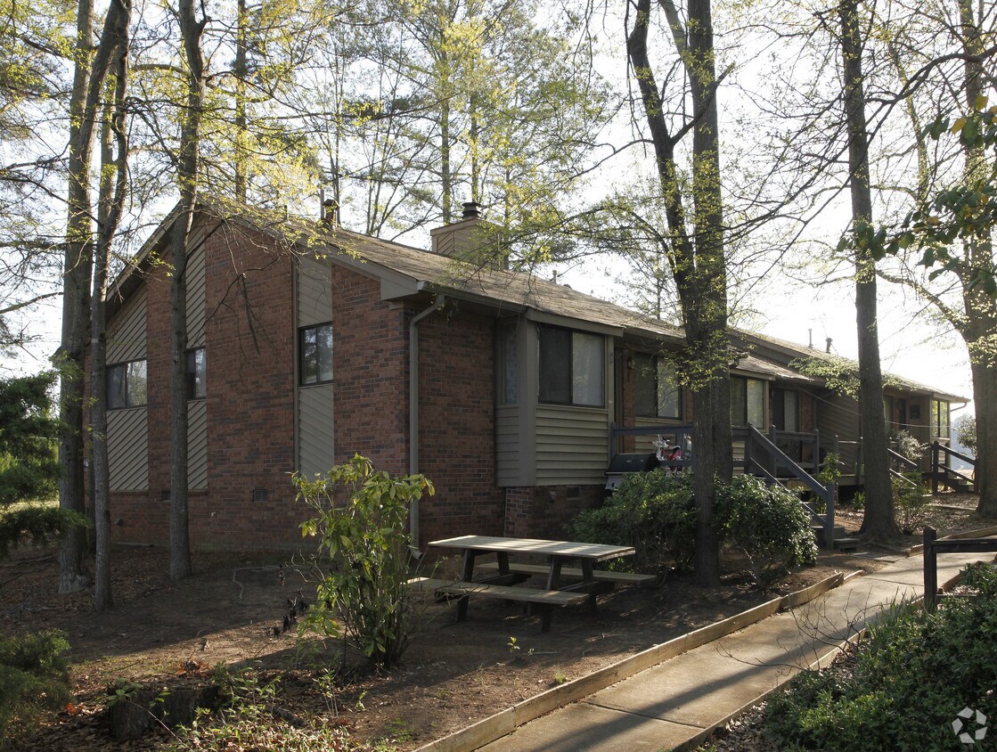 Primary Photo - Treehouse Apartments