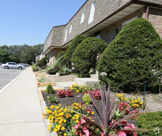 Fairfield Hillside At Coram Rentals Coram, NY