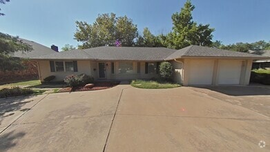 Building Photo - 709 NW Heinzwood Cir