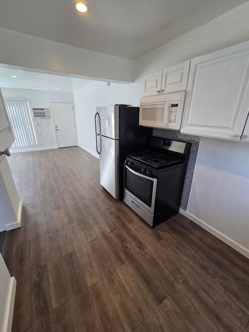 Building Photo - 4388 Ventura Canyon Ave