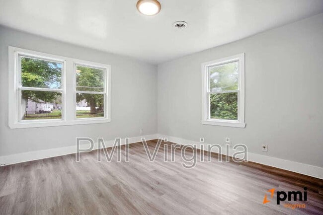 Foto del edificio - 2727 Jamestown Ave