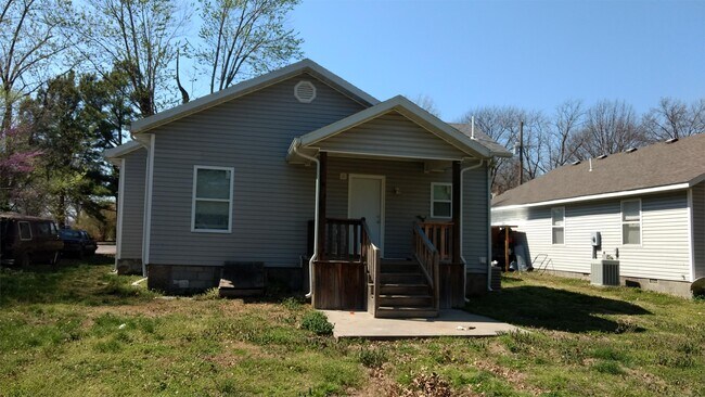 Building Photo - 208 N Highland St