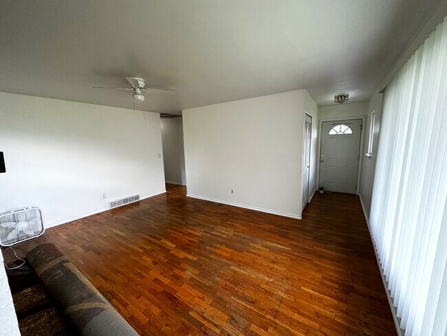 Foto del edificio - 1490 Brady Ave