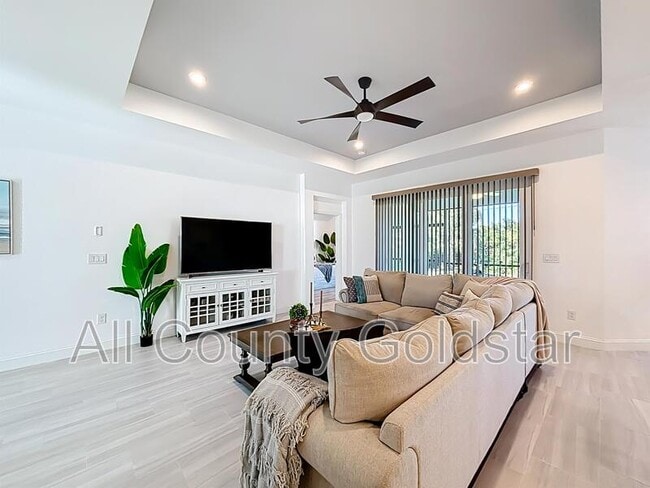 Foto del edificio - 6049 Higgins Ln