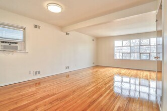 Building Photo - 502 Ave E