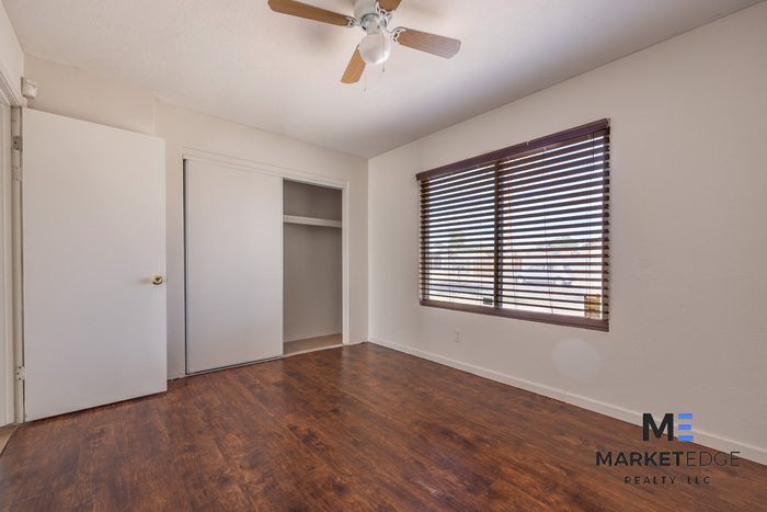 Foto principal - 2 Bed/ 1 Bath at 67th/Van Buren! Move-In R...