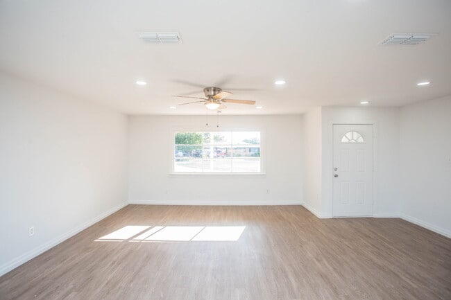 Foto del edificio - Fully Renovated 3/2/2!