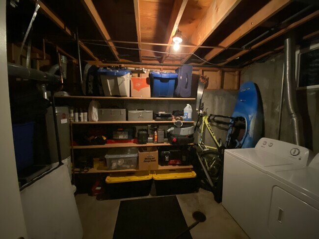 storage room - 502 Gladiola St