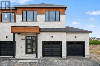 Building Photo - 650 Moonglade Cres