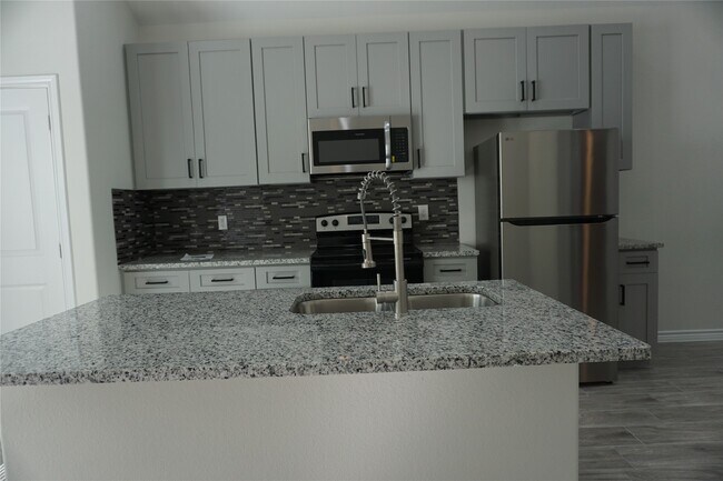 Building Photo - 9864 Arbor Oak