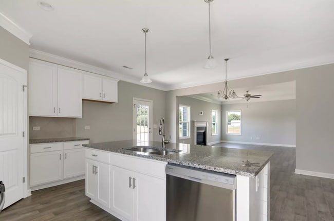 Foto del edificio - Room in House on Hanover Ct