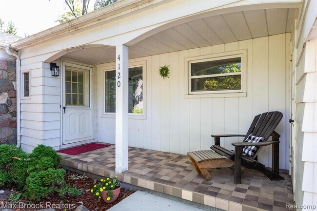 Foto del edificio - 4120 Lotus Dr