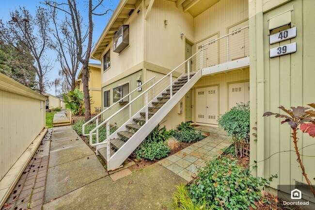 Foto del edificio - 2827 Monument Blvd
