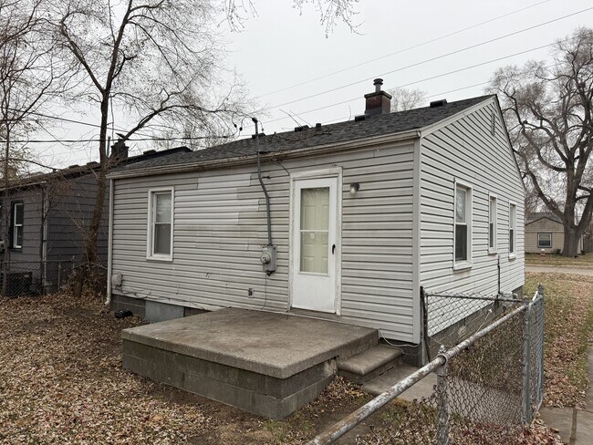 Foto del edificio - 22705 Sharrow Ave