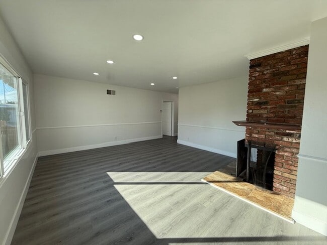 Building Photo - Updated Garden Grove One Story Home