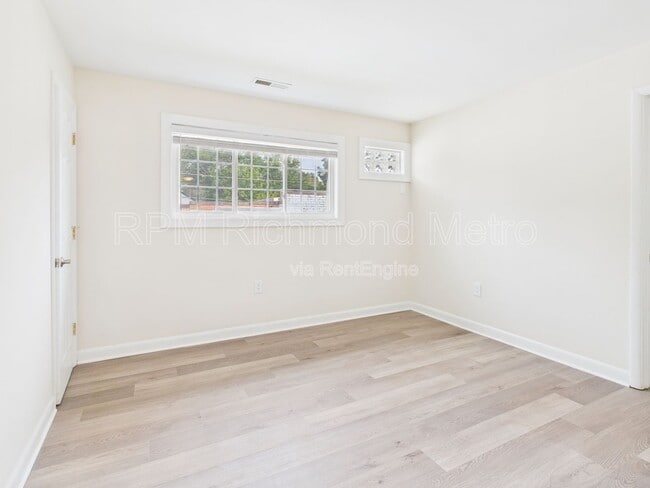 Building Photo - 4032 MacArthur Ave