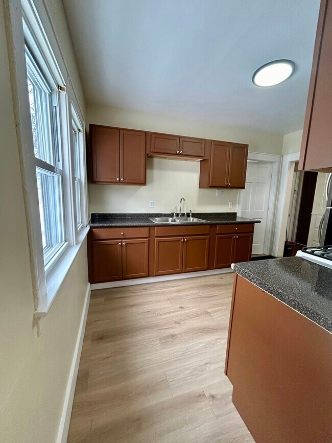 Foto del edificio - 810 Seeley Rd