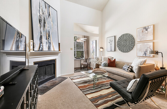 Living Room - Hickory Creek Central Apartments