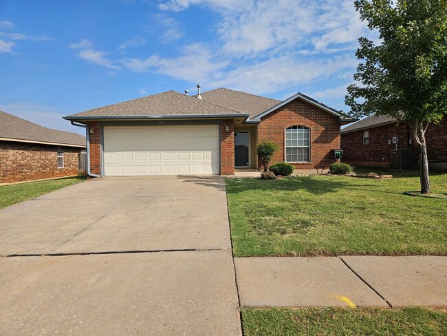 Foto del edificio - (3) Bed/(2) Bath in S Moore Avail NOW! Pet...