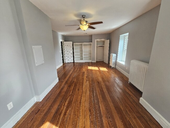 Building Photo - 142 Sumac St