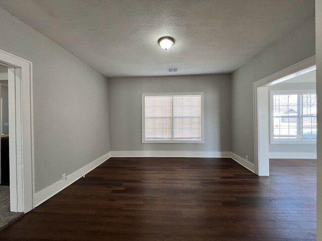 Building Photo - Charming 3BR/1BA Home with Detached Garage
