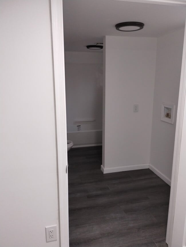 Building Photo - 2119 W Norwegian St