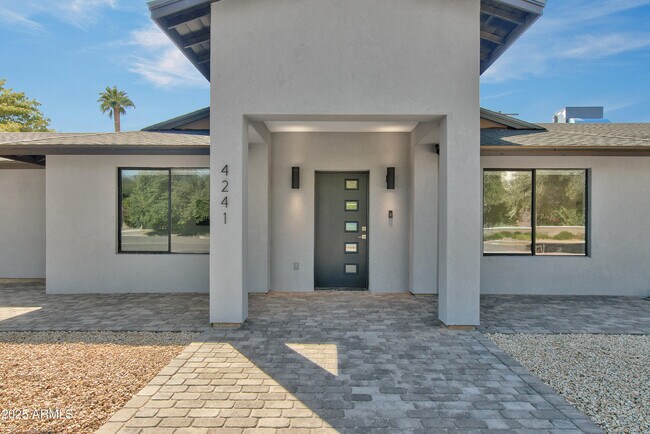 Building Photo - 4241 E Calle Tuberia