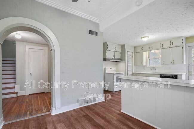 Building Photo - 2625 S University Dr