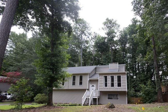 Building Photo - 744 Starmist Ct NE
