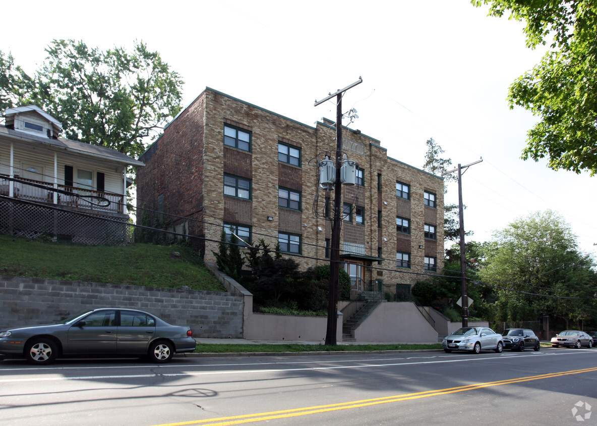 Primary Photo - 2615 4th St NE