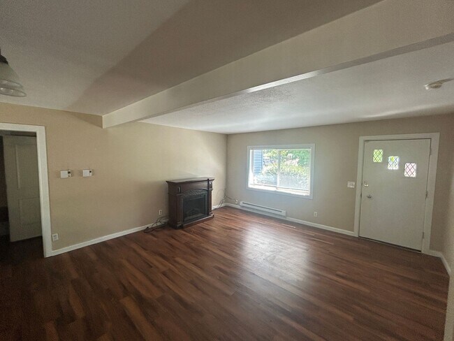 Foto del edificio - 3 Bed, 2 bath Rambler Home in Skyway, $3,150/mo.