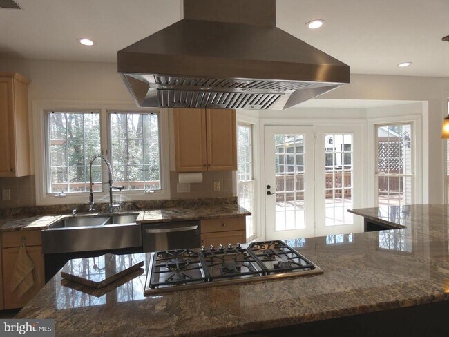 Foto del edificio - 6422 Lake Meadow Dr