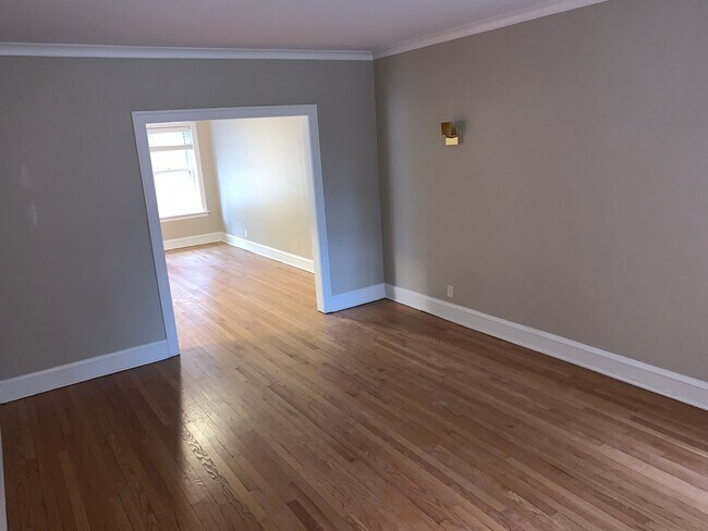 Foto del edificio - 2046 W Farragut Ave
